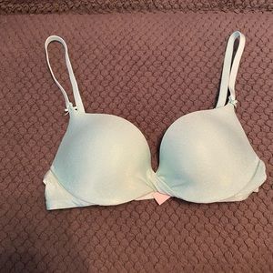 Victoria’s Secret plunge bra 32B